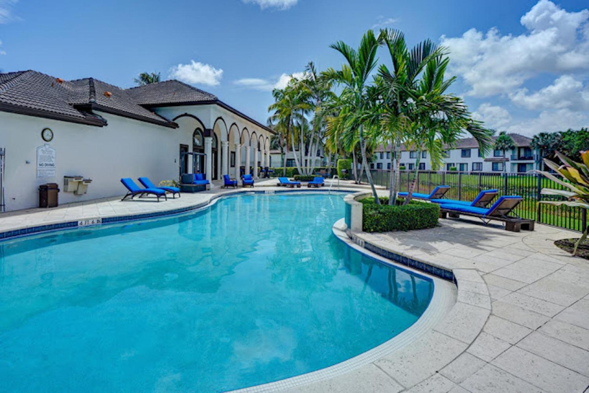 Newly Renovated Townhome With King Bed Delray Beach Bagian luar foto