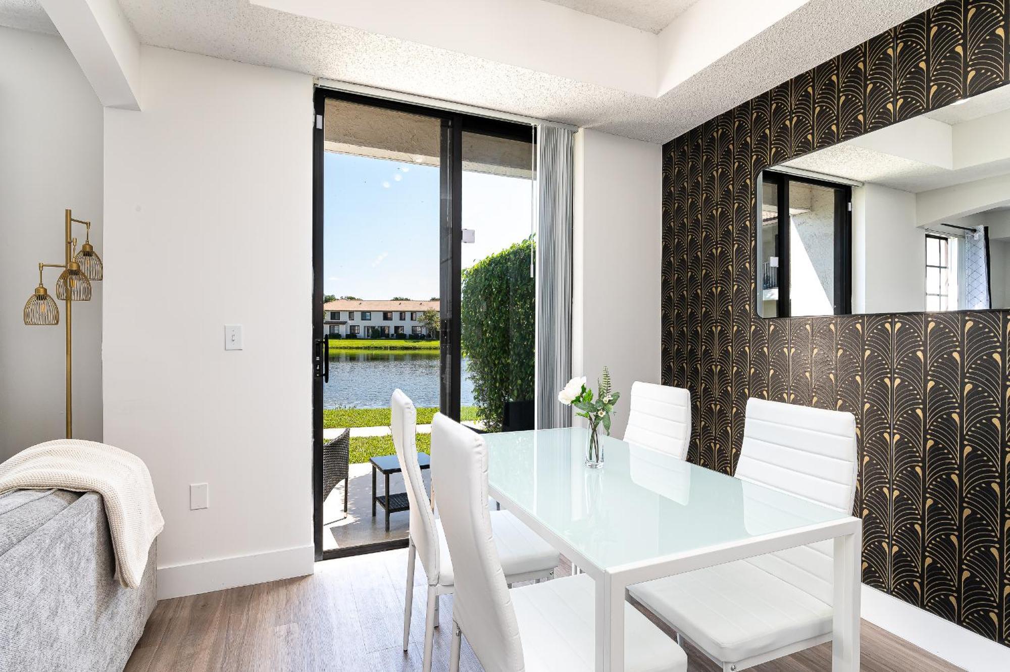 Newly Renovated Townhome With King Bed Delray Beach Bagian luar foto