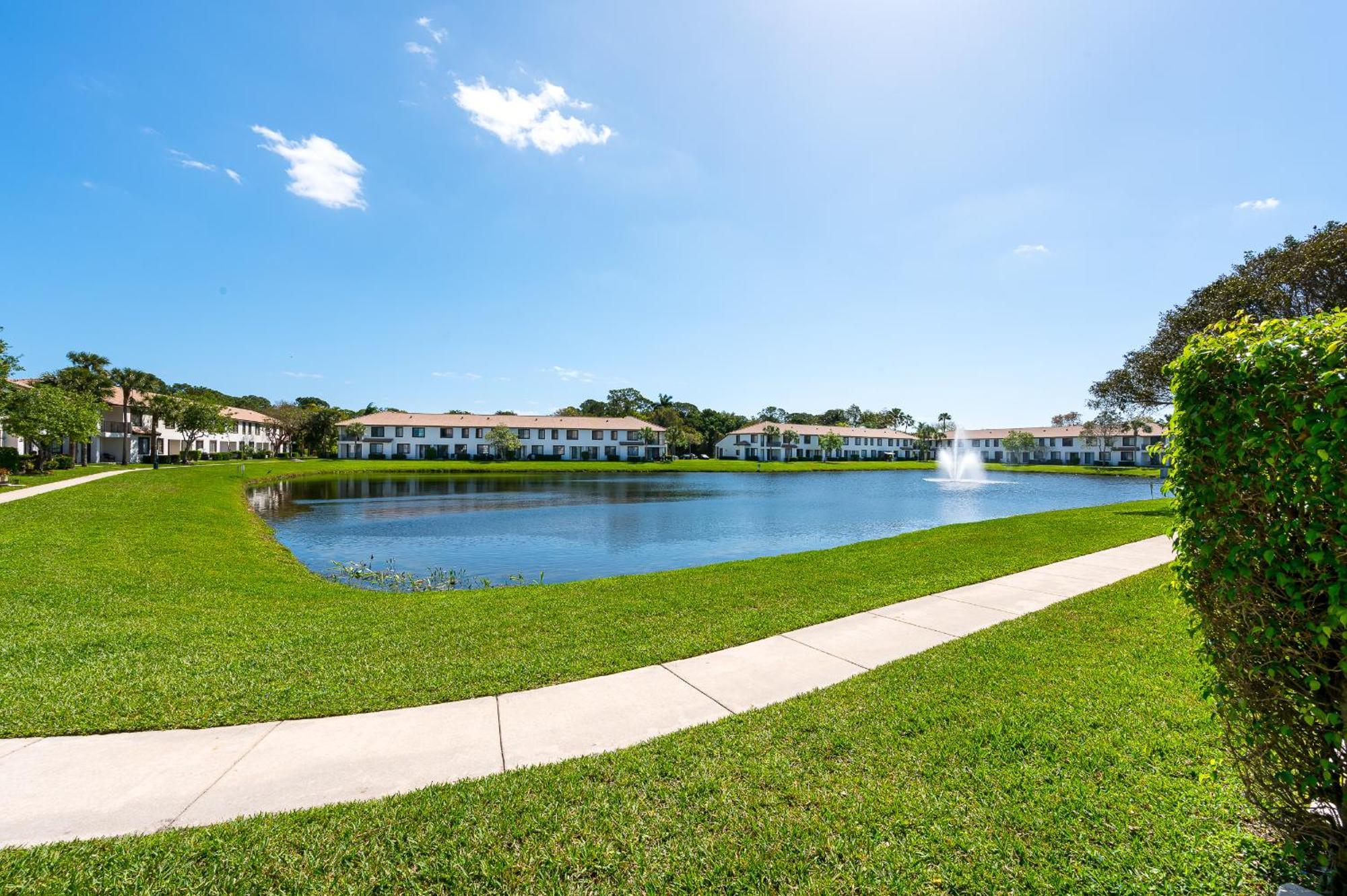 Newly Renovated Townhome With King Bed Delray Beach Bagian luar foto